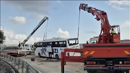 Kuzey Marmara Otoyolu'nda yolcu otobüsü bariyerlere çarptı, 3 kişi hayatını kaybetti, 20 kişi yaralandı