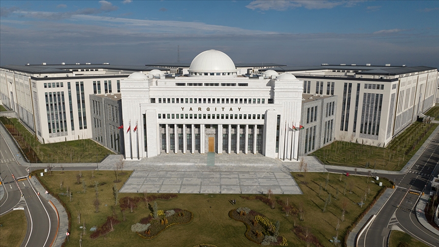 Yargıtay, herkese açık hesaptan alınan fotoğrafların paylaşılmasını "kişisel veri ihlali" saydı