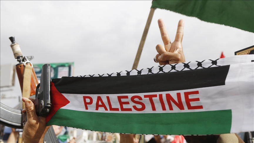اليمن.. مئات الطلاب والأكاديميين ينددون بالتجويع الإسرائيلي في غزة