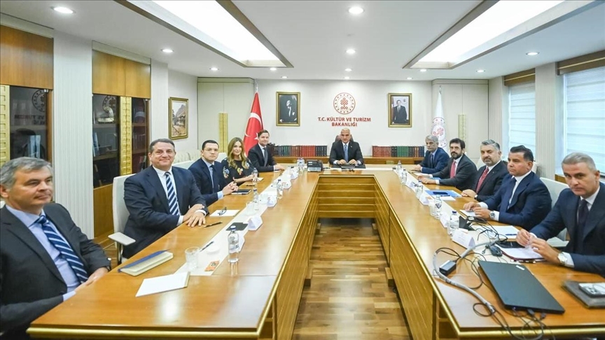 Bakan Ersoy, Spotify Türkiye ofisinin 2026'da İstanbul'da açılacağını bildirdi