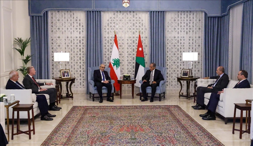 رئيس وزراء لبنان يبدأ زيارة للأردن ويلتقي نظيره