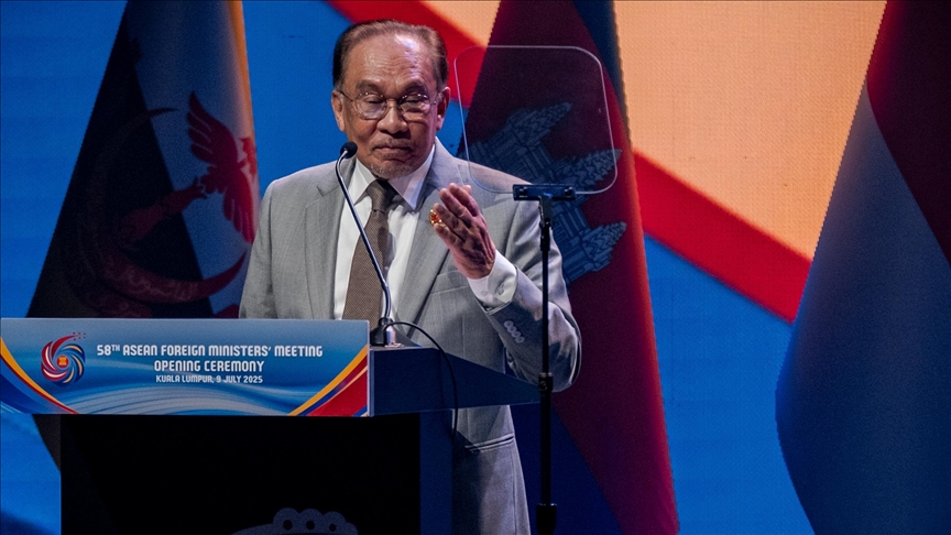 Malaysia detains 5 military officers for intelligence leak to smugglers