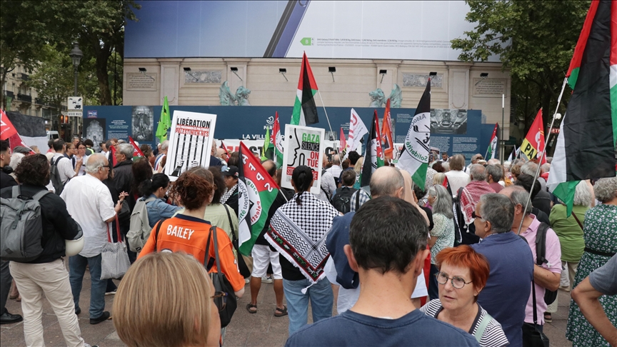 Peserta protes di Paris kecam genosid, kebuluran terancang di Gaza Peserta protes di Paris kecam genosid, kebuluran terancang di Gaza