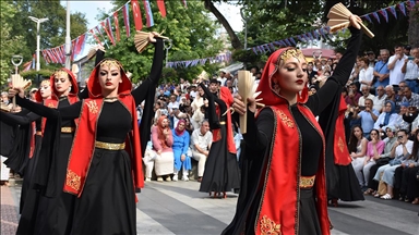 Meksika'dan Güney Afrika'ya 36 ülkeden dansçılar "horon festivali"nde buluştu