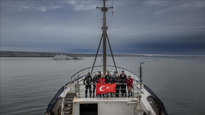Turkish scientists study climate change in Arctic Ocean
