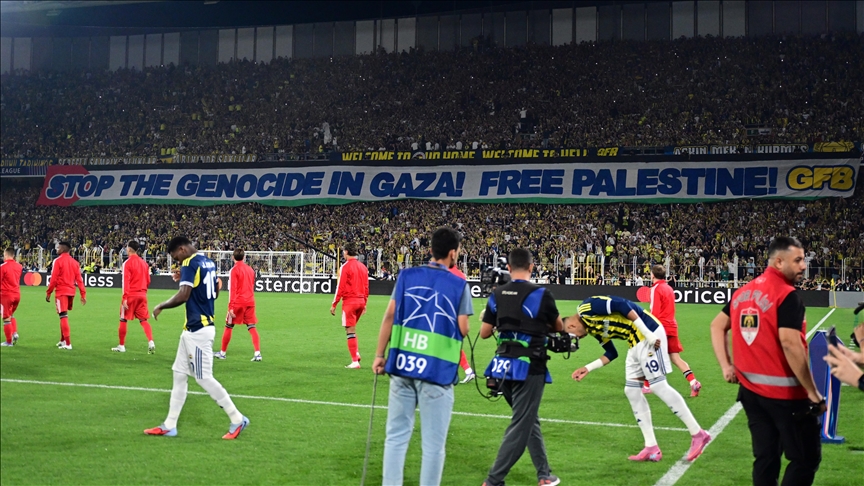 Tifozët e Fenerbahçes demonstrojnë solidaritet me Palestinën