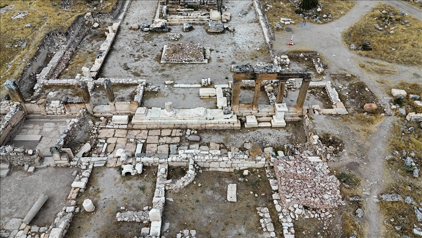 Blaundos Antik Kenti'nde fırın, zeytin ve metal işlikleri gün yüzüne çıkarılıyor