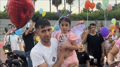 Hatay'da 5 yaşındaki Yağmur için gökyüzüne balonlar bırakıldı