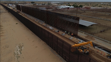 US to paint Mexico border walls black to deter crossings