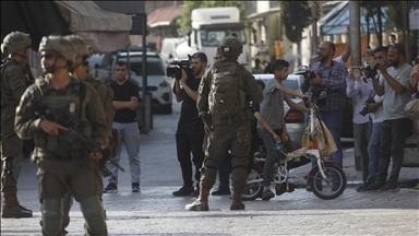 الضفة.. الجيش الإسرائيلي يصيب فلسطينيا ويعتقل صحفيا