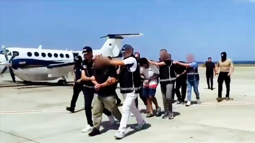 تركيا تعلن جلب 3 مطلوبين دوليا بالنشرة الحمراء من روسيا