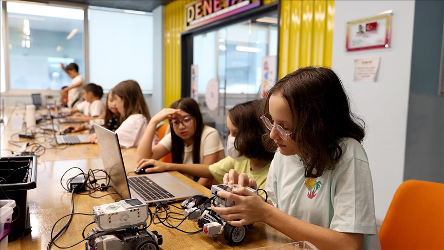 DENEYAP atölyeleri geleceğin yazılım mühendislerini yetiştiriyor 