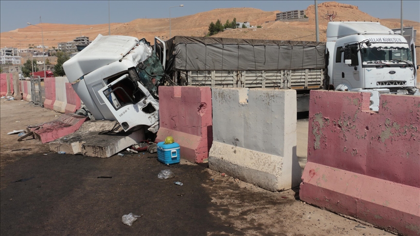 Li Şirnexê 2 TIRên ku ajovanên wan birayê hev bûn lihev qelibîn, birayê mezin mir û yê biçûk birîndar bû