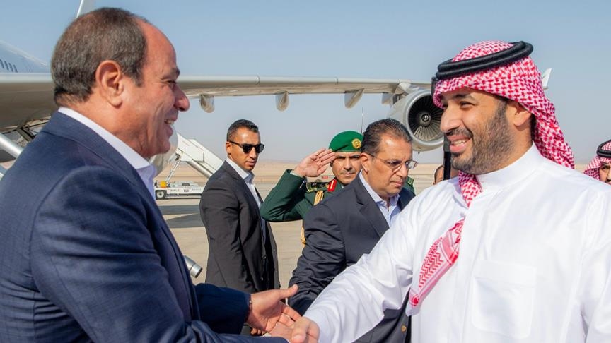 السيسي يبدأ زيارة إلى السعودية لعقد مباحثات مع ابن سلمان