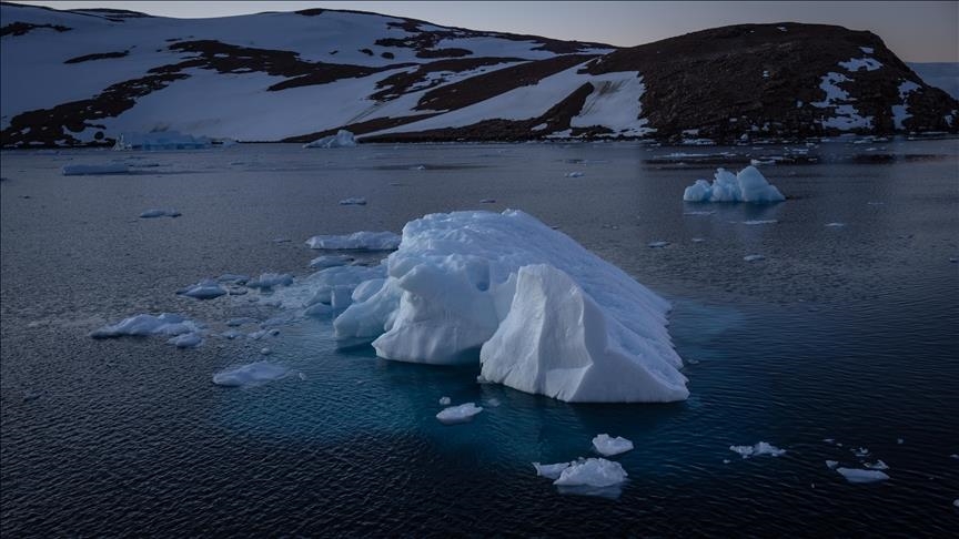 Antarctica pollution rising as tourism and research expand, study warns