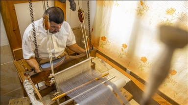 پیشەی جۆڵایی لە دروستکردنی قوماشی کر و مەرەز دا