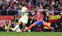 El Barcelona extiende el contrato de Jules Koundé hasta 2030