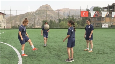 Kadın futbolcuların "II. Kristal Ayaklar Ödül Töreni" 27 Ağustos'ta yapılacak