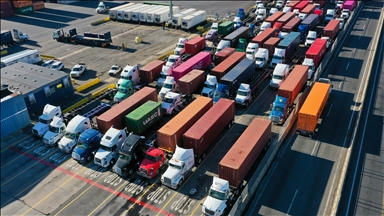 US pauses issuance of worker visas for truck drivers