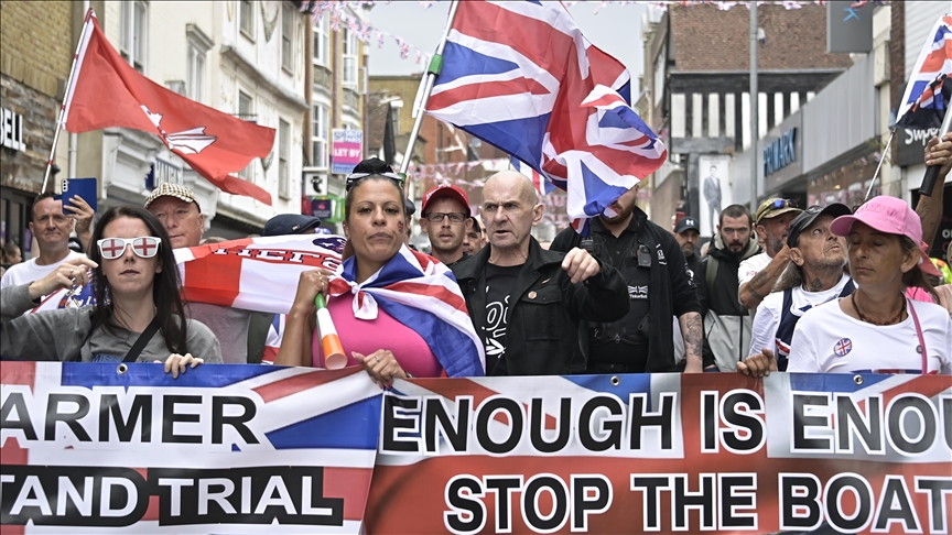 Anti-migrant, anti-racism demonstrators clash outside asylum seeker hotel in UK