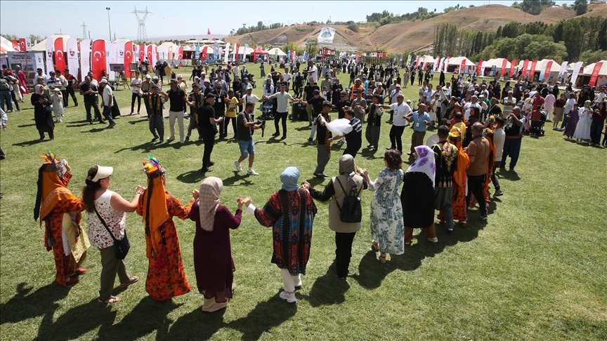 Ahlat'ta Malazgirt Zaferi'nin 954. yıl dönümü etkinlikleri devam ediyor
