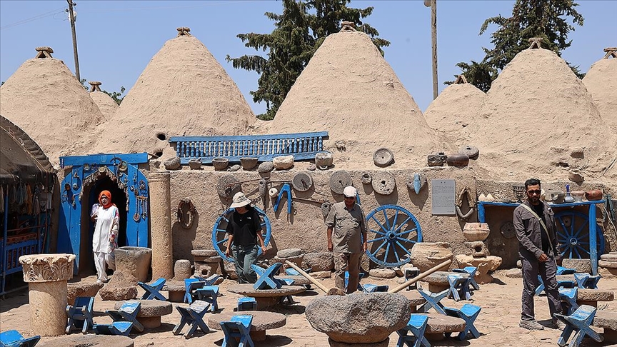 Harran'ın kubbeli evleri mimarisiyle kavurucu sıcakta serinlik yaşatıyor