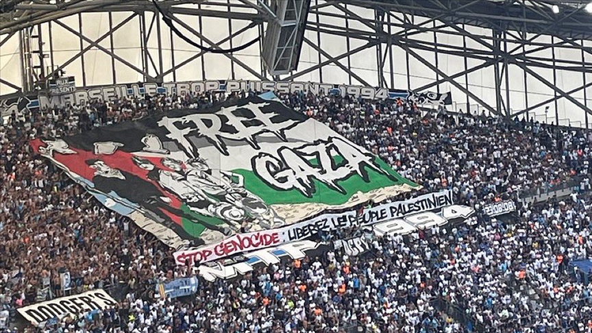 Olimpik Marsilya taraftarlarından "Soykırımı durdurun, Filistin halkını özgürleştirin" çağrısı