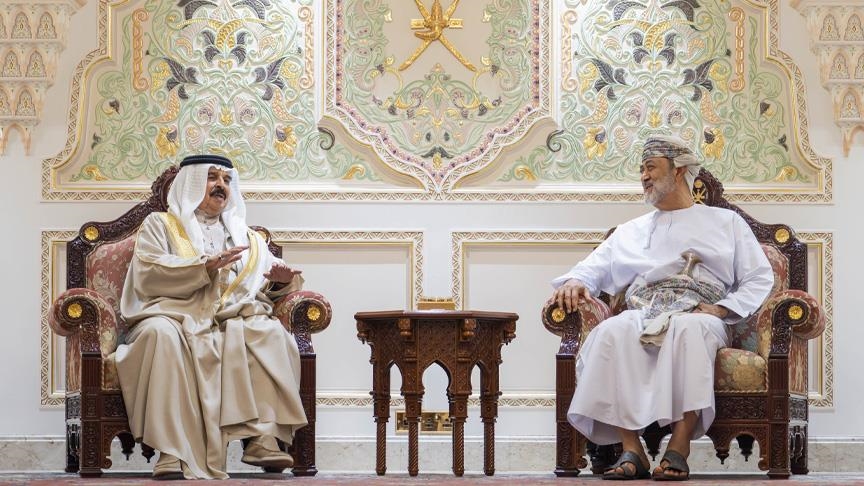 ضمن زيارة خاصة.. ملك البحرين يلتقي سلطان عُمان