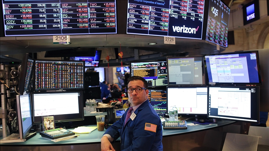 US stocks end week with huge gains after Powell hints at interest rate cut