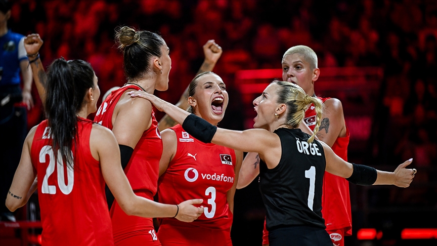 A Milli Kadın Voleybol Takımı, Dünya Şampiyonası'nın ilk maçında İspanya'yı 3-0 yendi