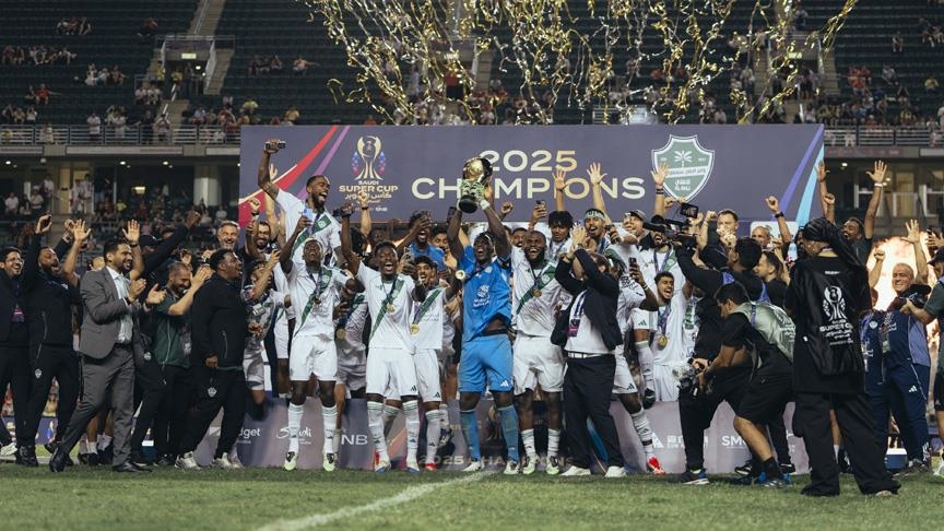 قدم.. الأهلي يتوج بلقب السوبر السعودي للمرة الثانية في تاريخه