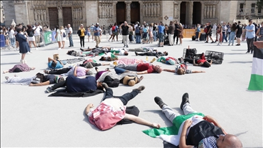 France : Un “die-in” pour Gaza devant Notre-Dame de Paris