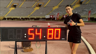 Para atlet Aysel Önder, kadınlar 400 metre dünya rekorunu kırdı