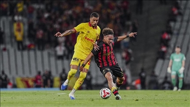 قدم.. غوزتبة يتصدر الدوري التركي الممتاز مؤقتا