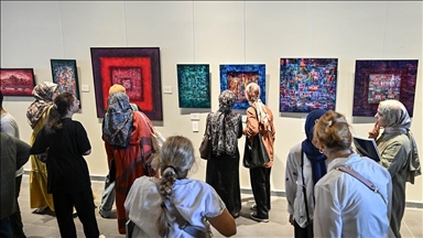 Ressam Cemal Toy'un "Kalp Hizası" sergisi sanatseverlerle buluştu