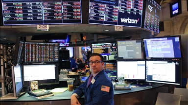 US stocks end week with huge gains after Powell hints at interest rate cut