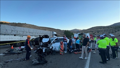 Li Meletiyê otomobîl û wesayita bazirganîya sivik li hev qelibîn: 4 kes mirin