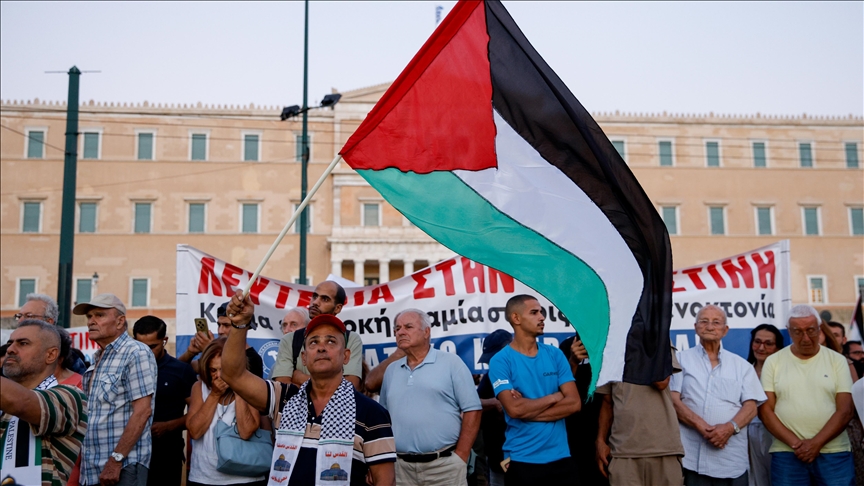 Thousands chant ‘Gaza stands tall’ at Athens rally in solidarity with Palestinians