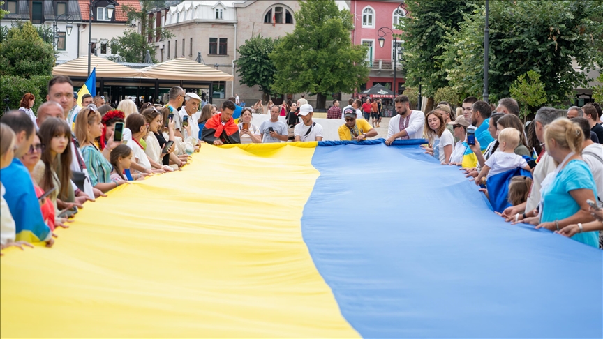 Obilježavanje Dana nezavisnosti: Na Cetinju razvijena ukrajinska zastava duga 34 metra