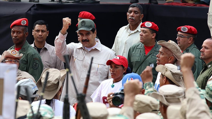 Venezuela'da yüzlerce kişi, Maduro'nun çağrısıyla Ulusal Bolivarcı Milis Gücü'ne kayıt yaptırdı