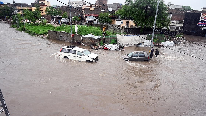 Pakistan ve Hindistan'da sel uyarıları yapıldı