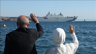 Cumhurbaşkanı Erdoğan, TEKNOFEST Mavi Vatan kapsamında İstanbul Boğazı'ndan geçen gemileri selamladı