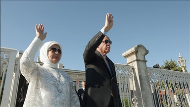 أمينة أردوغان تحتفي باستعراض "تكنوفيست الوطن الأزرق"