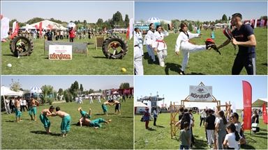 Malazgirt Zaferi etkinliklerine katılan çocuklar coşkuyu ve eğlenceyi bir arada yaşadı