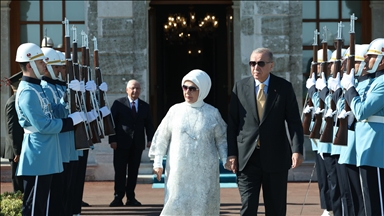 Erdogan salue les navires traversant le détroit d’Istanbul dans le cadre du défilé TEKNOFEST (Patrie bleue)