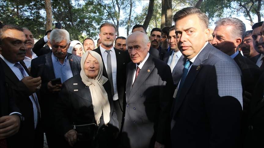MHP Genel Başkanı Bahçeli, Ahlat'ta partililer ve vatandaşlarla buluştu