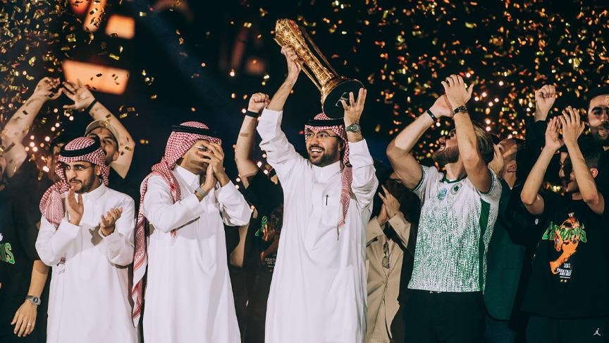 فريق "فالكونز" السعودي يتوج بلقب كأس العالم للرياضات الإلكترونية