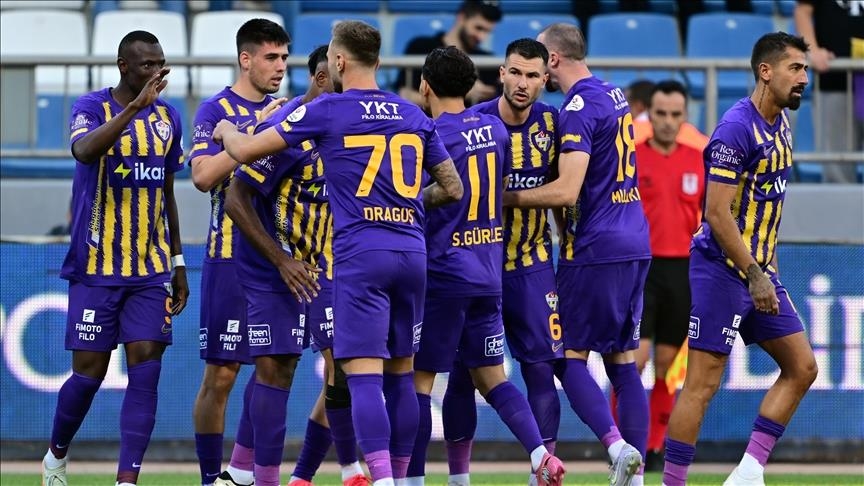 قدم.. أيوب سبور يفوز بصعوبة على ألانيا في الدوري التركي