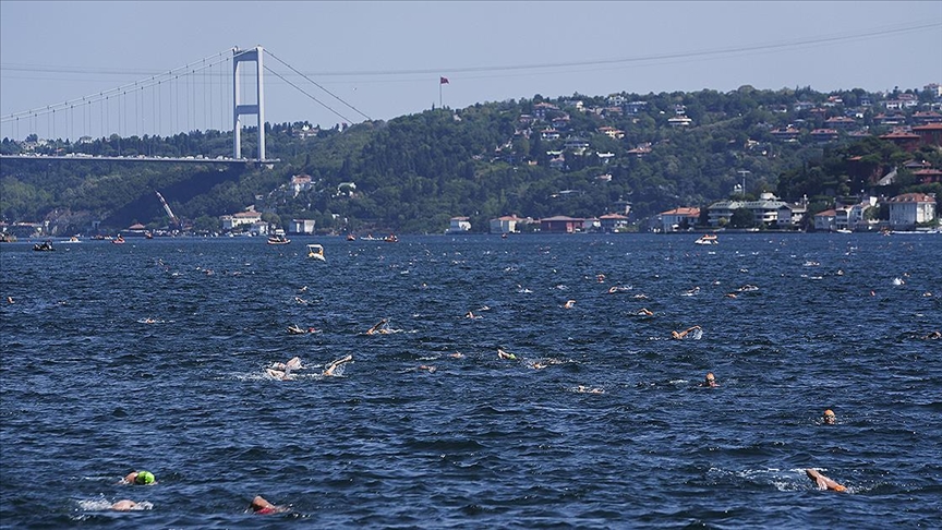 İstanbul Boğazı'ndaki yüzme yarışında Rus yüzücü kayboldu