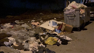 Kartal'da işçiler "eksik ödeme yapıldığı" gerekçesiyle çöpleri toplamadı